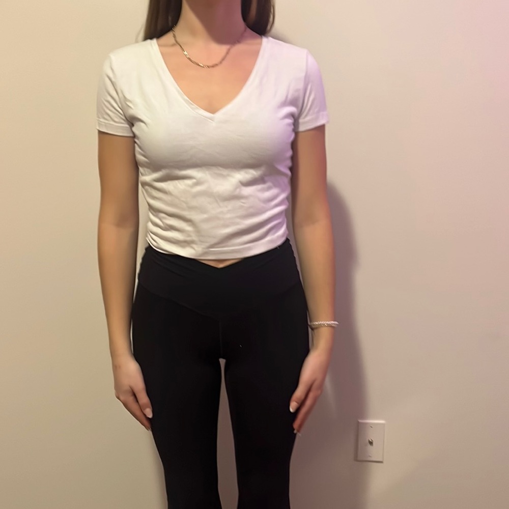 Women’s basic white crop top, V-neck